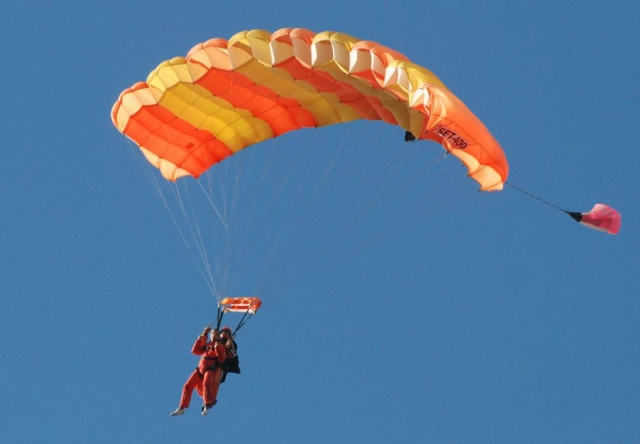  The parachute after the free fall 
